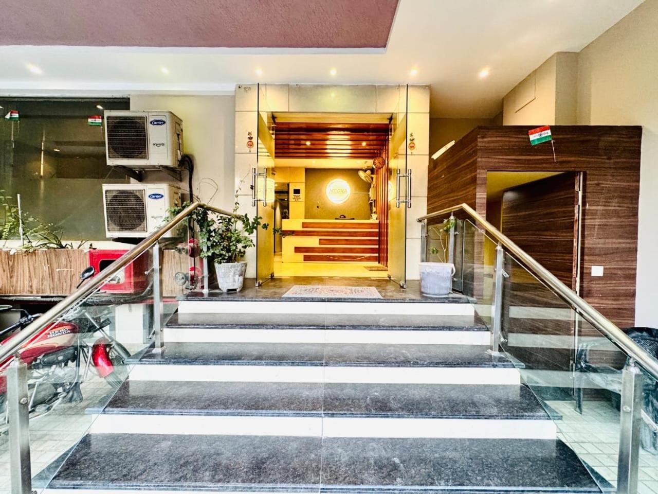 Hotel Megha Inn لاكناو المظهر الخارجي الصورة