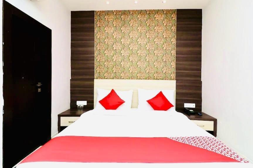 Hotel Megha Inn لاكناو المظهر الخارجي الصورة