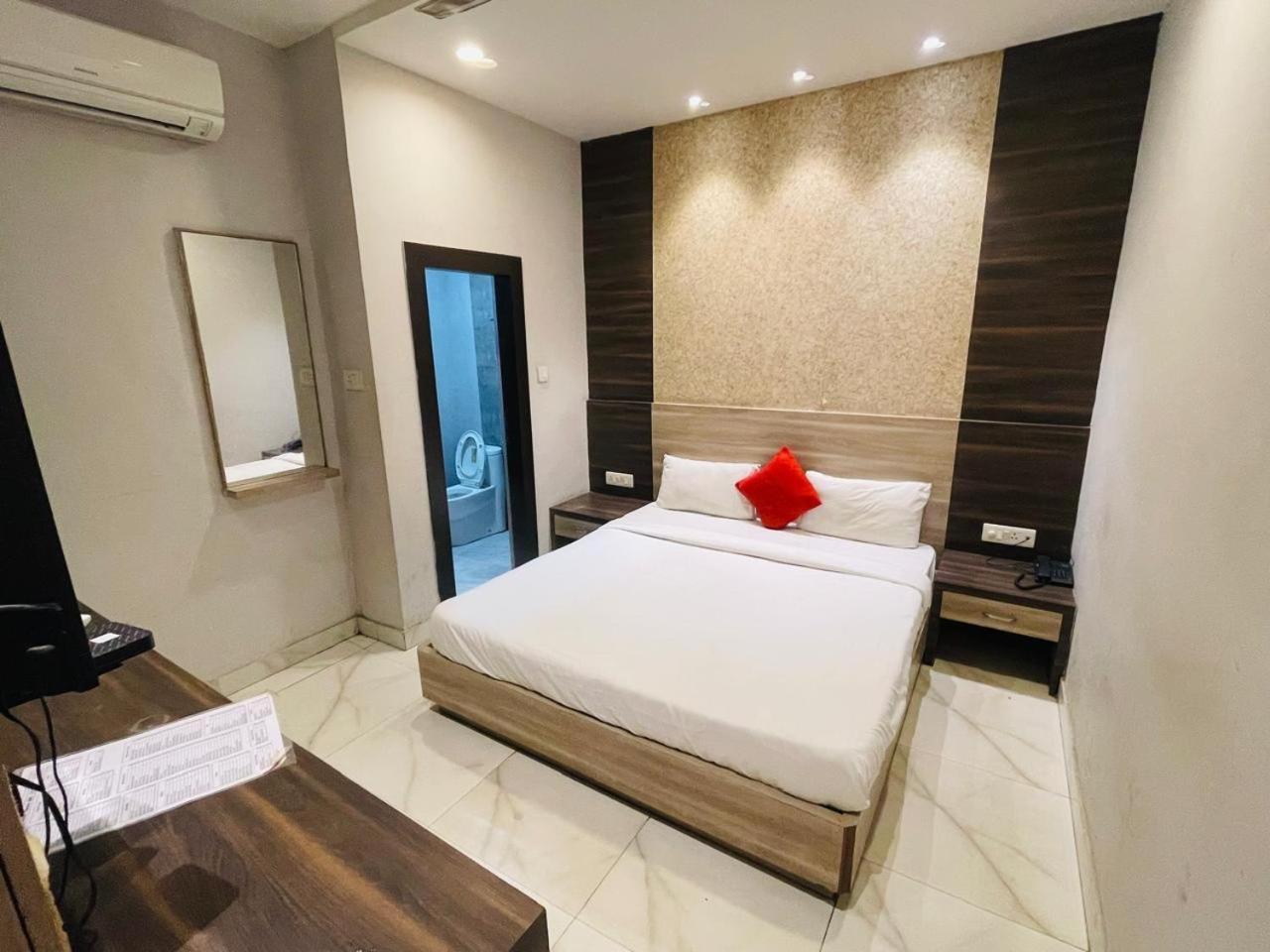 Hotel Megha Inn لاكناو المظهر الخارجي الصورة