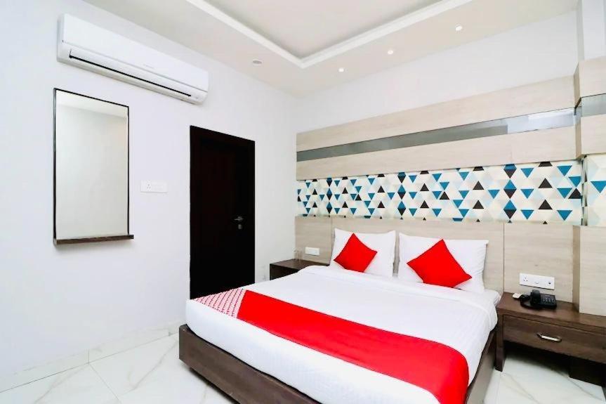 Hotel Megha Inn لاكناو المظهر الخارجي الصورة