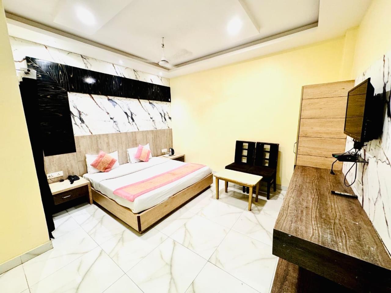 Hotel Megha Inn لاكناو المظهر الخارجي الصورة
