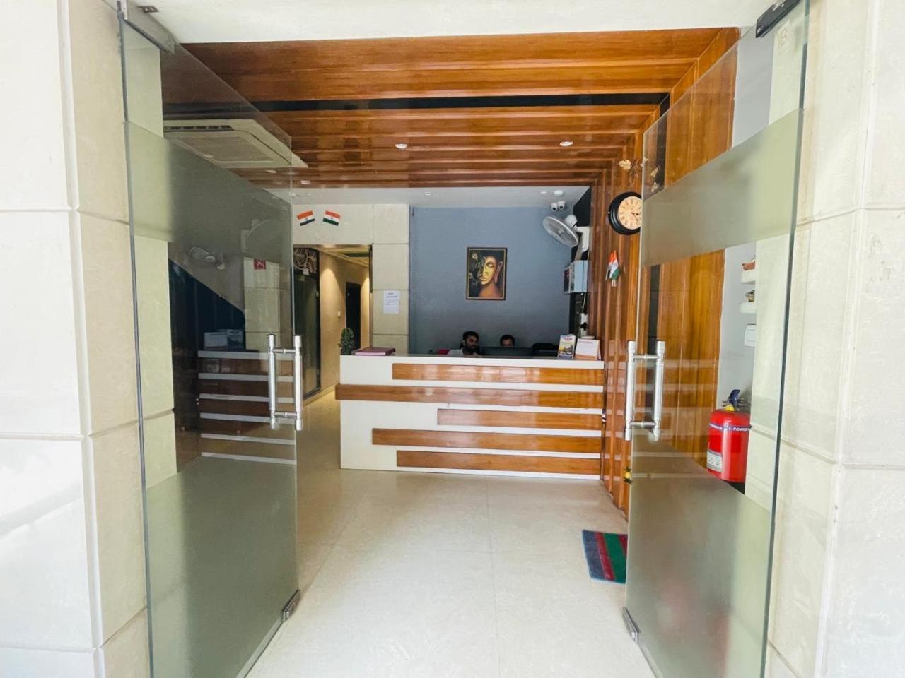 Hotel Megha Inn لاكناو المظهر الخارجي الصورة