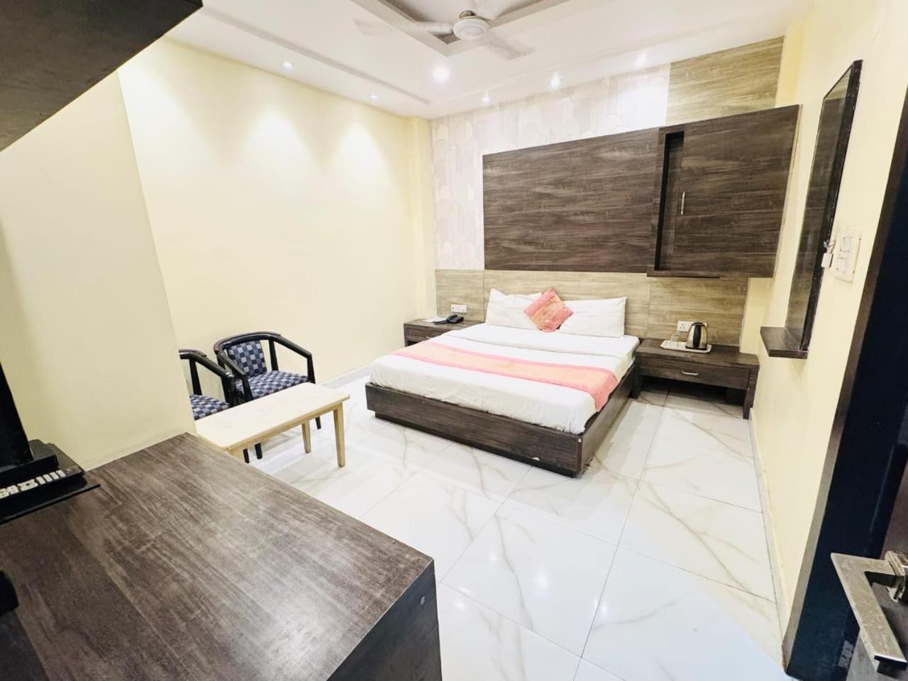 Hotel Megha Inn لاكناو المظهر الخارجي الصورة